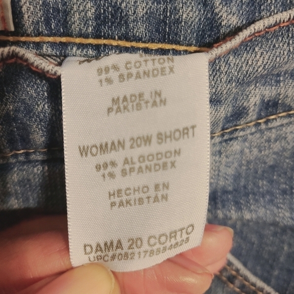 Levi's | Women's Mid Rise Medium Rinse Stretch Denim Shorts (Size 20W Short) - Picture 4 of 13